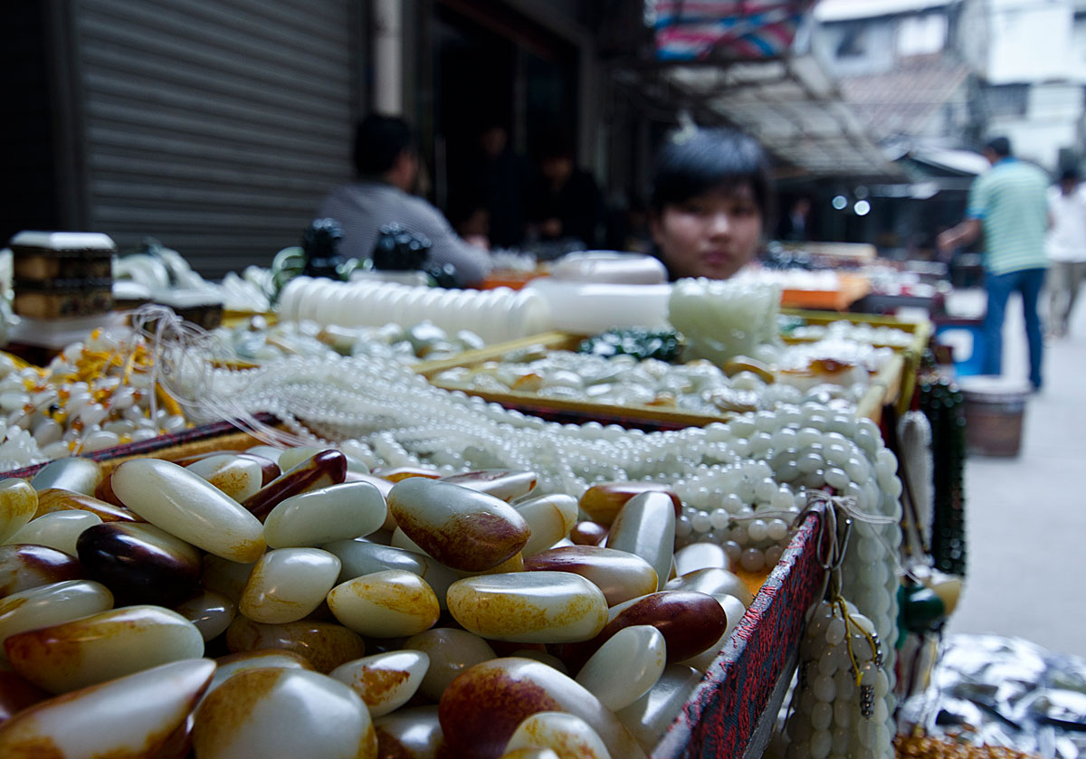 What appears to be Chinese nephrite in Guangzhou's Hualin Street jade market. Lotus Gemology on jade, nephrite, jade treatments.