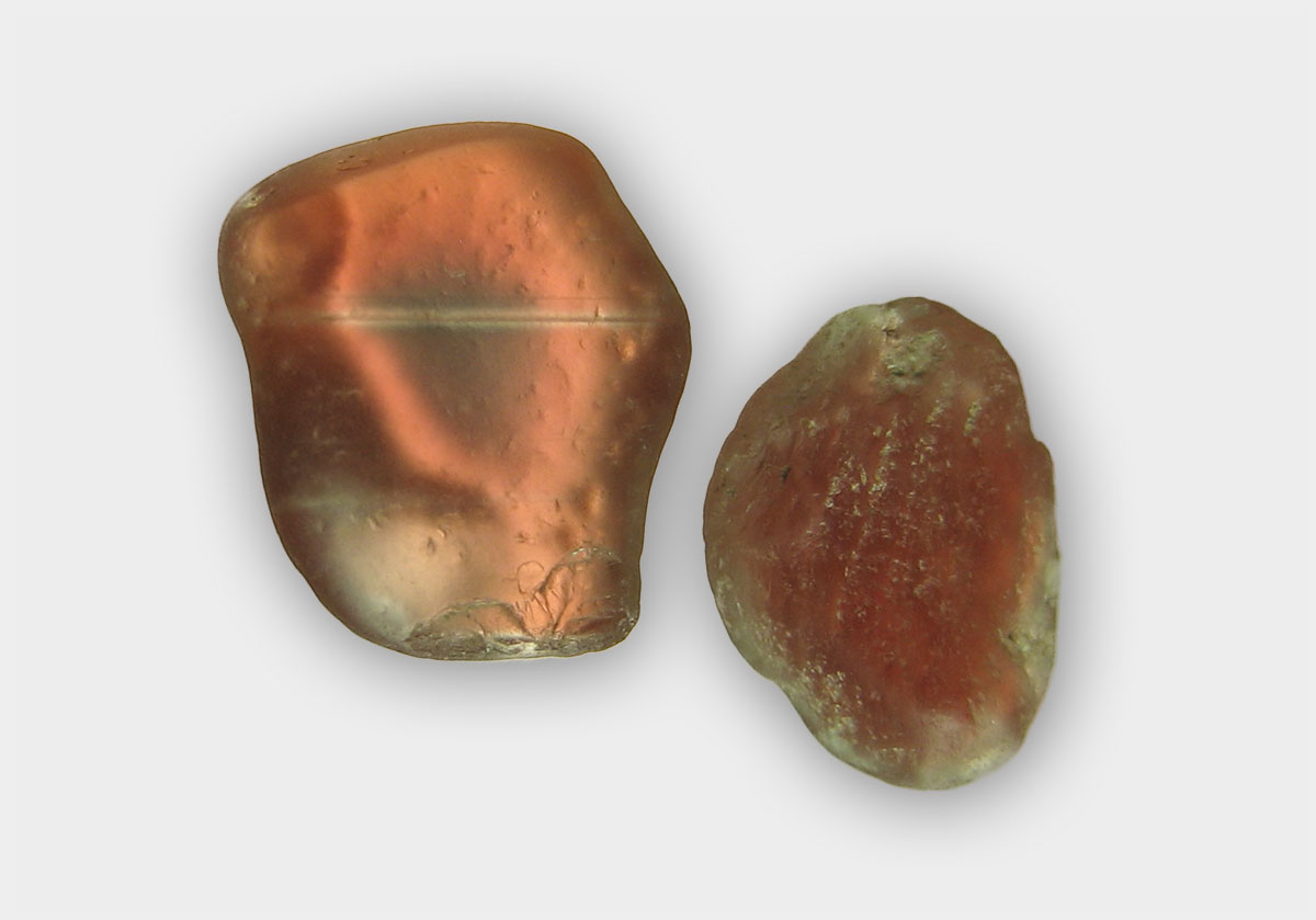 I'm RG, You're GR, it's all OK Two Tibetan andesines showing different patterns of color zoning. The specimen at left was obtained by the author at the Tibetan andesine deposit in 2010 and shows a green core with a red rim. That at right was obtained at the Tibetan andesine deposit in August, 2011 and shows the reverse. While some gemologists have suggested that the zoning pattern can be used to identify treated andesines (with only the untreated Oregon stone showing a green skin and red core), this is not the case. Photo: Wimon Manorotkul