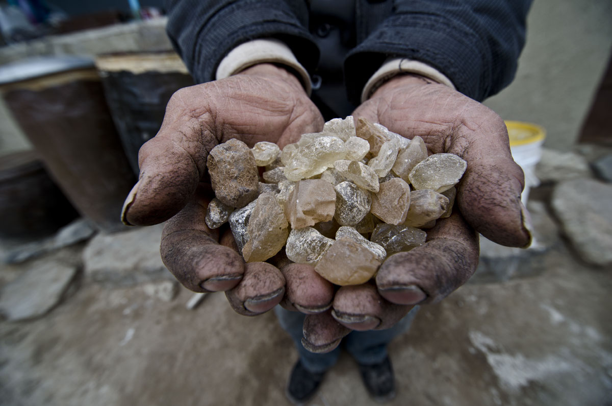 Handyman Andesine offered for sale at Hai Bou Zi village in Guyang County, Inner Mongolia on October 22, 2011. Photo: Richard W. Hughes