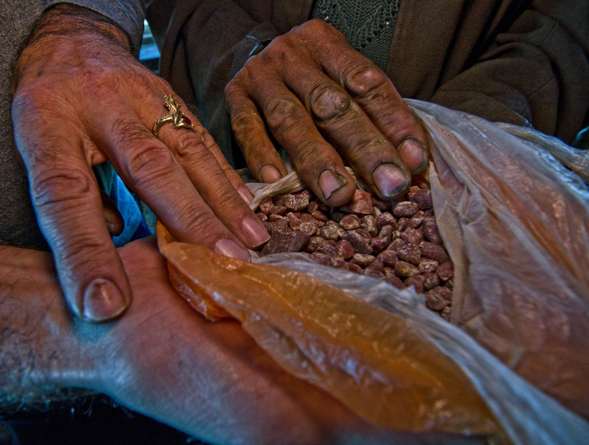 Lay your hands on me A parcel of approximately 1750 carats (525 pcs; average size = 3.34 cts) of Tibetan andesine purchased by Richard Hughes at Dhongtso 5 (Zha Lin) on 20 August, 2011. The seller told the author that andesine is typically collected in the dry season (October–June) and that all of the village's other parcels had already been sold. These specimens later proved to be gemologically identical to those hand collected in the field. Photo: Richard W. Hughes