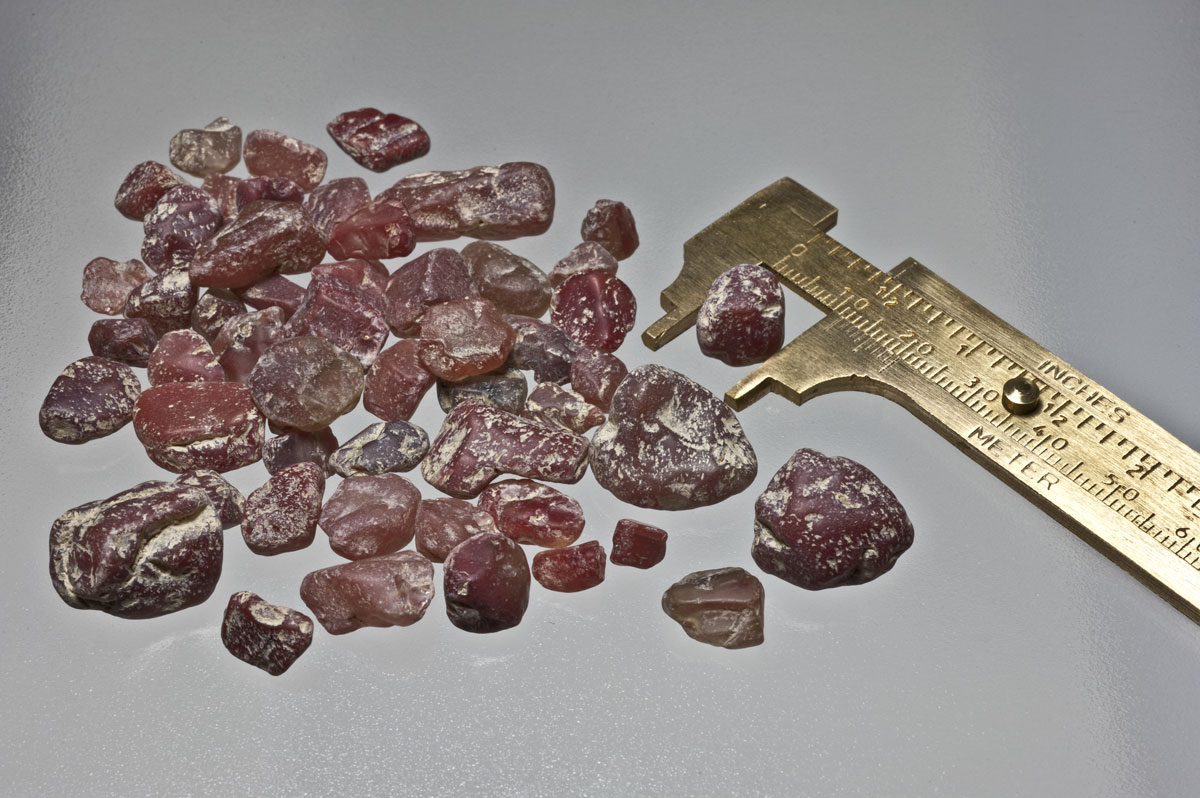 Sampling A small group of a large lot of andesine purchased in Dhongtso 5 (Zha Lin) village by Richard W. Hughes on 20 August, 2011. Stones ranged in size from less than 0.25 cts to over 10 cts each. Internet critics have suggested that parcels of stones collected by gemologists in Tibet have been too uniform in size and quality to be real. The stones that I have seen, hand collected and purchased have been nothing of the kind, as the above photo shows. Photo: Wimon Manorotkul