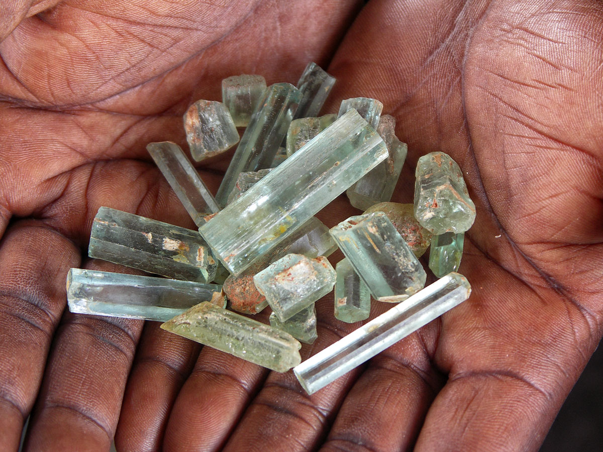 On the road from Songea to Tunduru we passed near Namtumbo, which produces aquamarine. Stopping briefly, a gentleman produced a handful of samples.