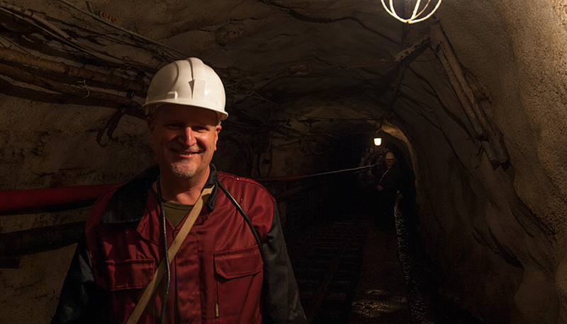 Richard Hughes down the rabbit hole in Russia's Malysheva emerald mine, July 2006. Photo: Richard W. Hughes